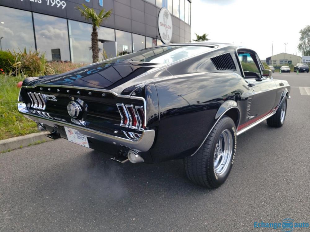 FORD MUSTANG