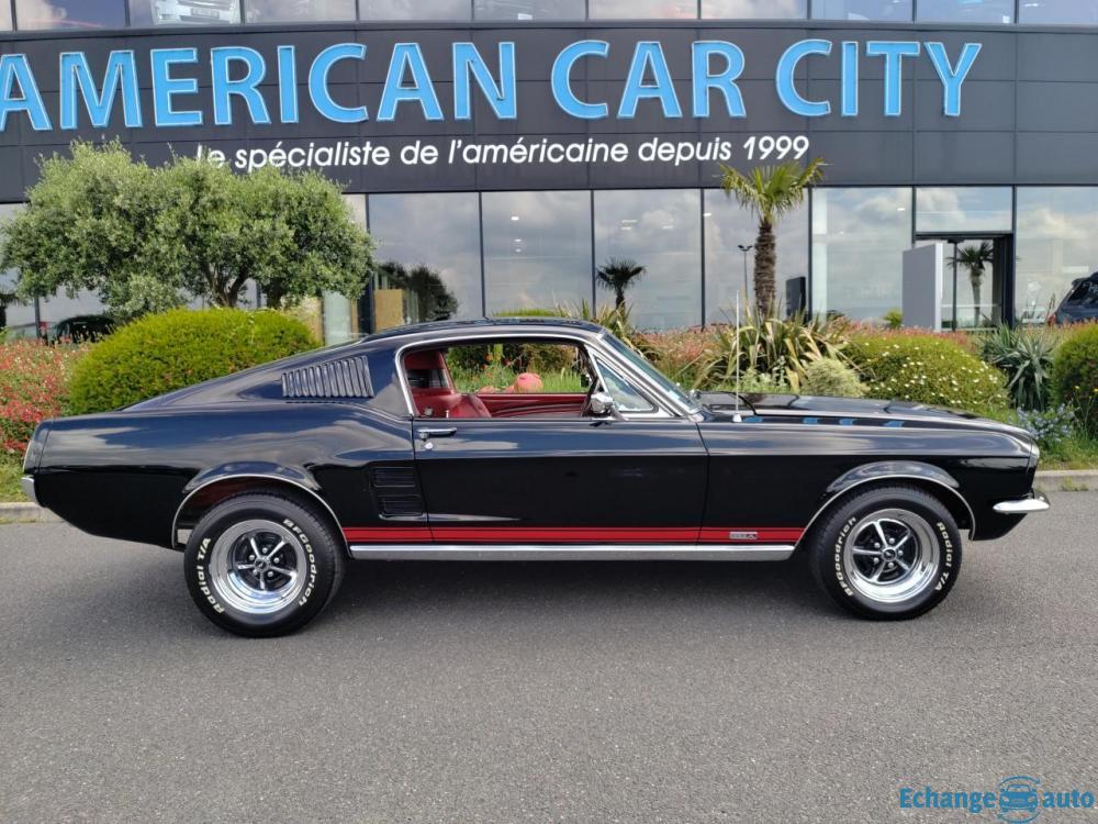 FORD MUSTANG