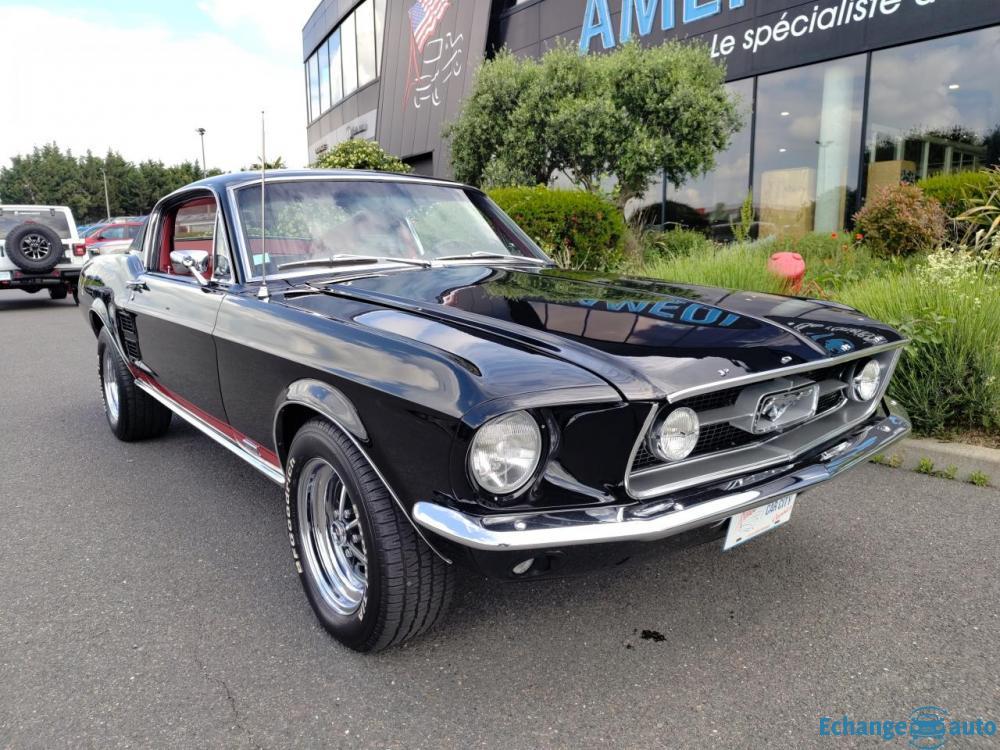 FORD MUSTANG