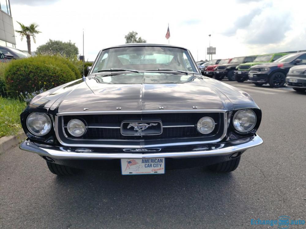 FORD MUSTANG