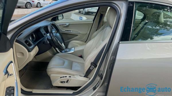 VOLVO S60 S60 2.4 D5  205 ch AWD Summum Geartronic 