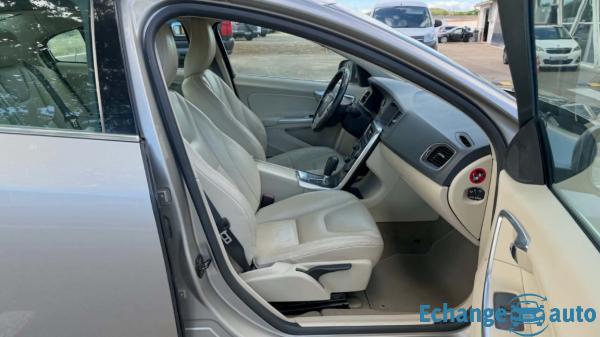 VOLVO S60 S60 2.4 D5  205 ch AWD Summum Geartronic 