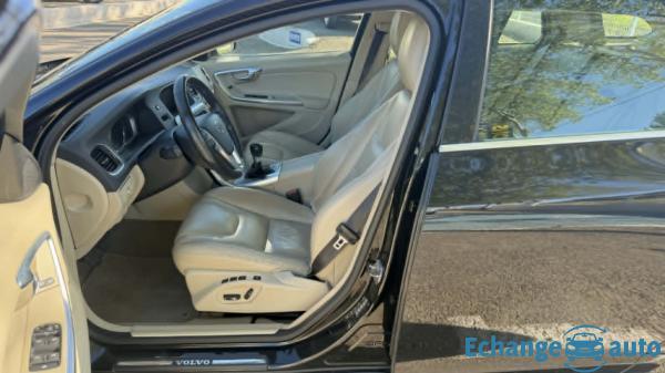 VOLVO V60 D4 163 ch Summum