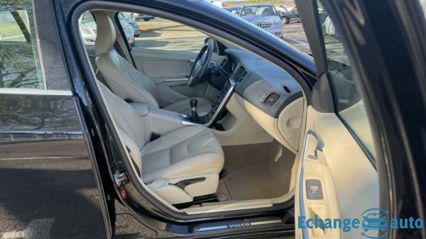VOLVO V60 D4 163 ch Summum