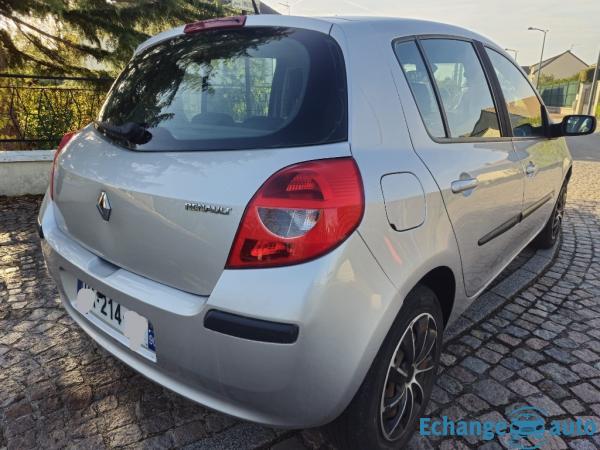 RENAULT CLIO 1.6 16V 110 Confort Dynamique A