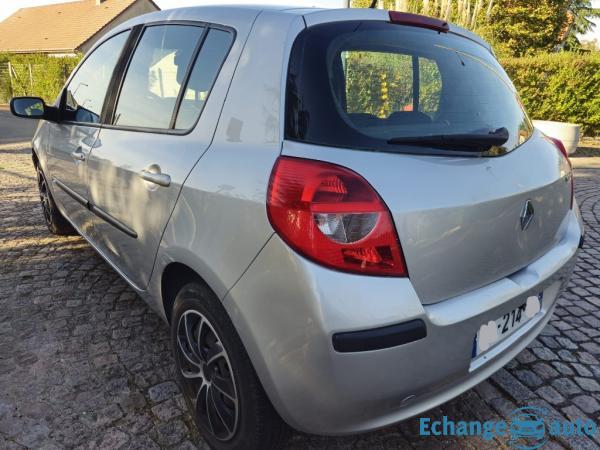 RENAULT CLIO 1.6 16V 110 Confort Dynamique A
