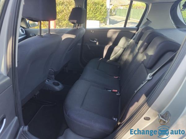 RENAULT CLIO 1.6 16V 110 Confort Dynamique A