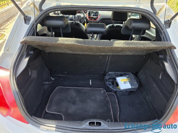 PEUGEOT 208 1.6 THP 200ch BVM6 GTi 