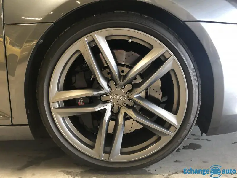 AUDI R8 SPYDER QUATTRO V8