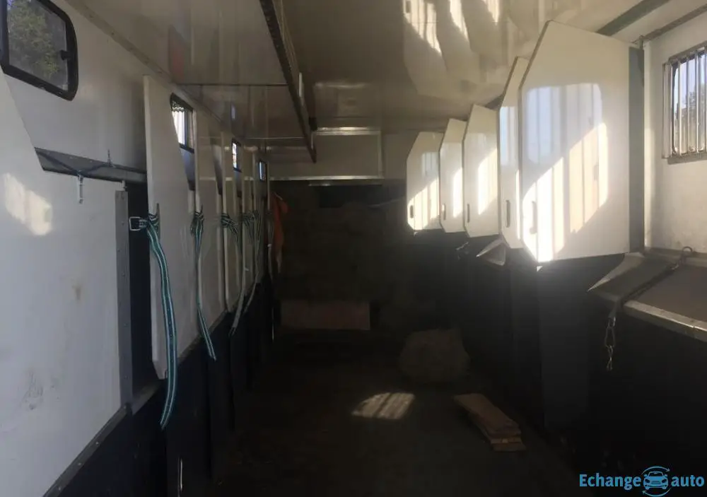 Semi chevaux 10 places