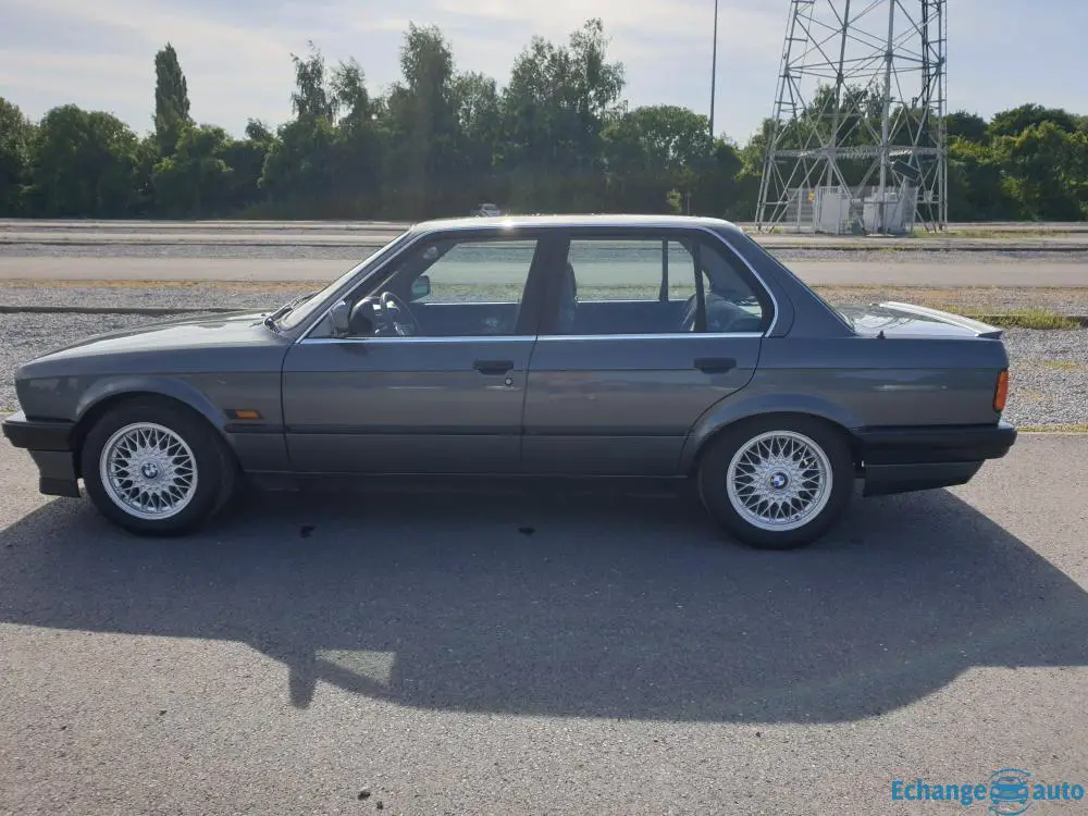BMW 320i E30