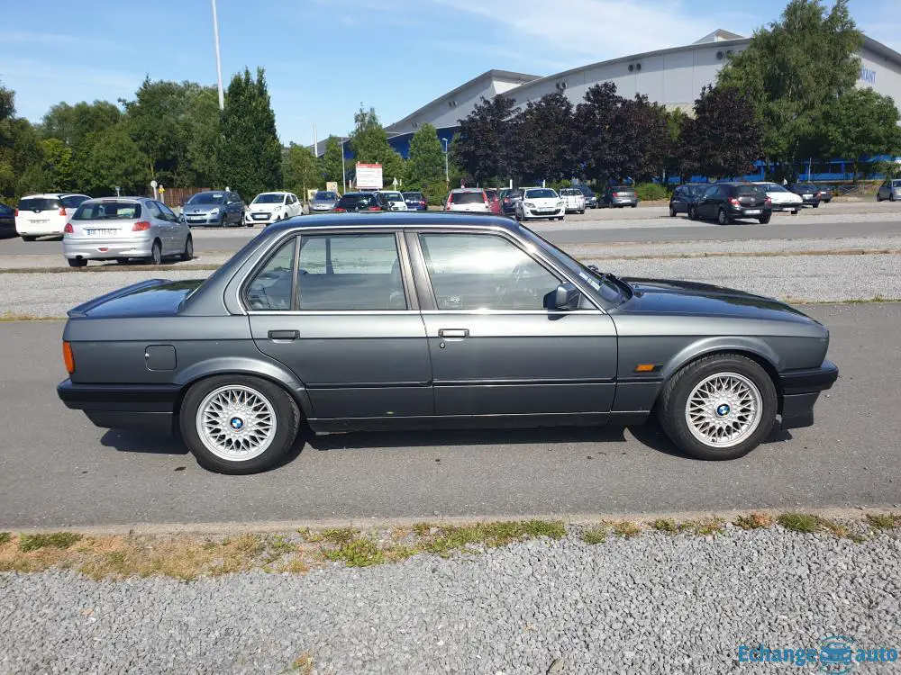 BMW 320i E30